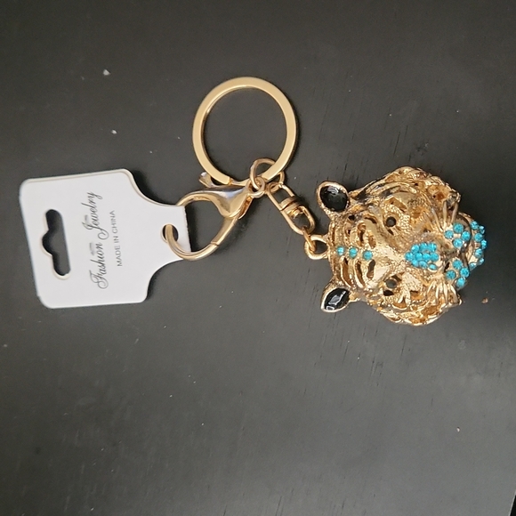Accessories - GOLDEN METAL AND RHINESTONES KEYCHAIN.